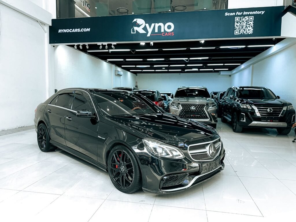 2010 Mercedes-Benz E 63 AMG 6.5L V8 — vehicle photo 1